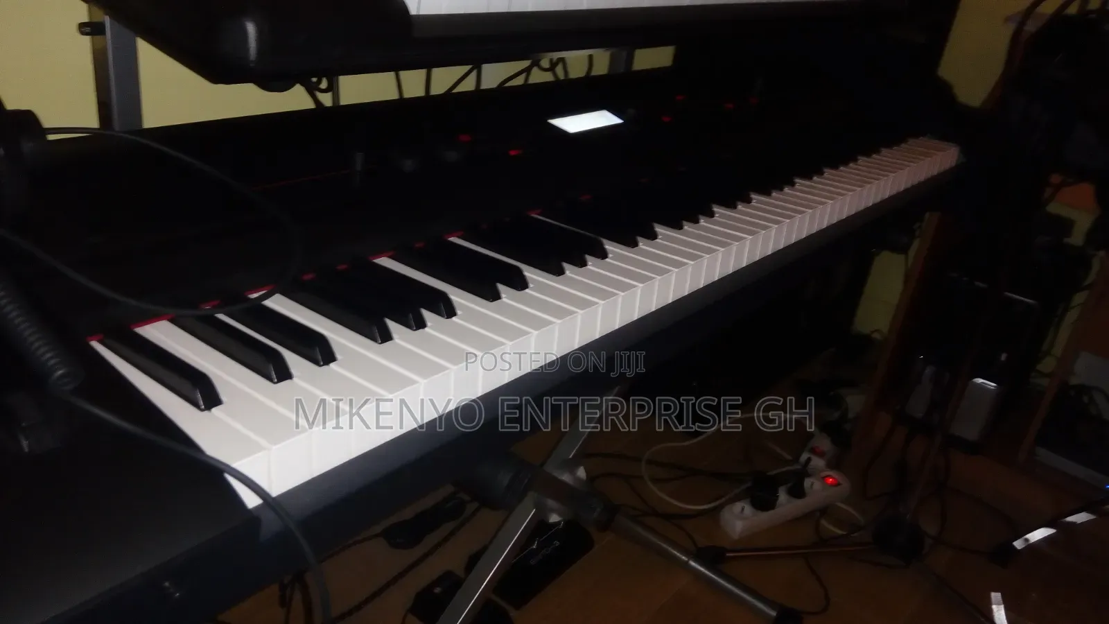 Korg Kross 2-88-Mb 88-Key Synthesizer Workstation - Super Matte Black