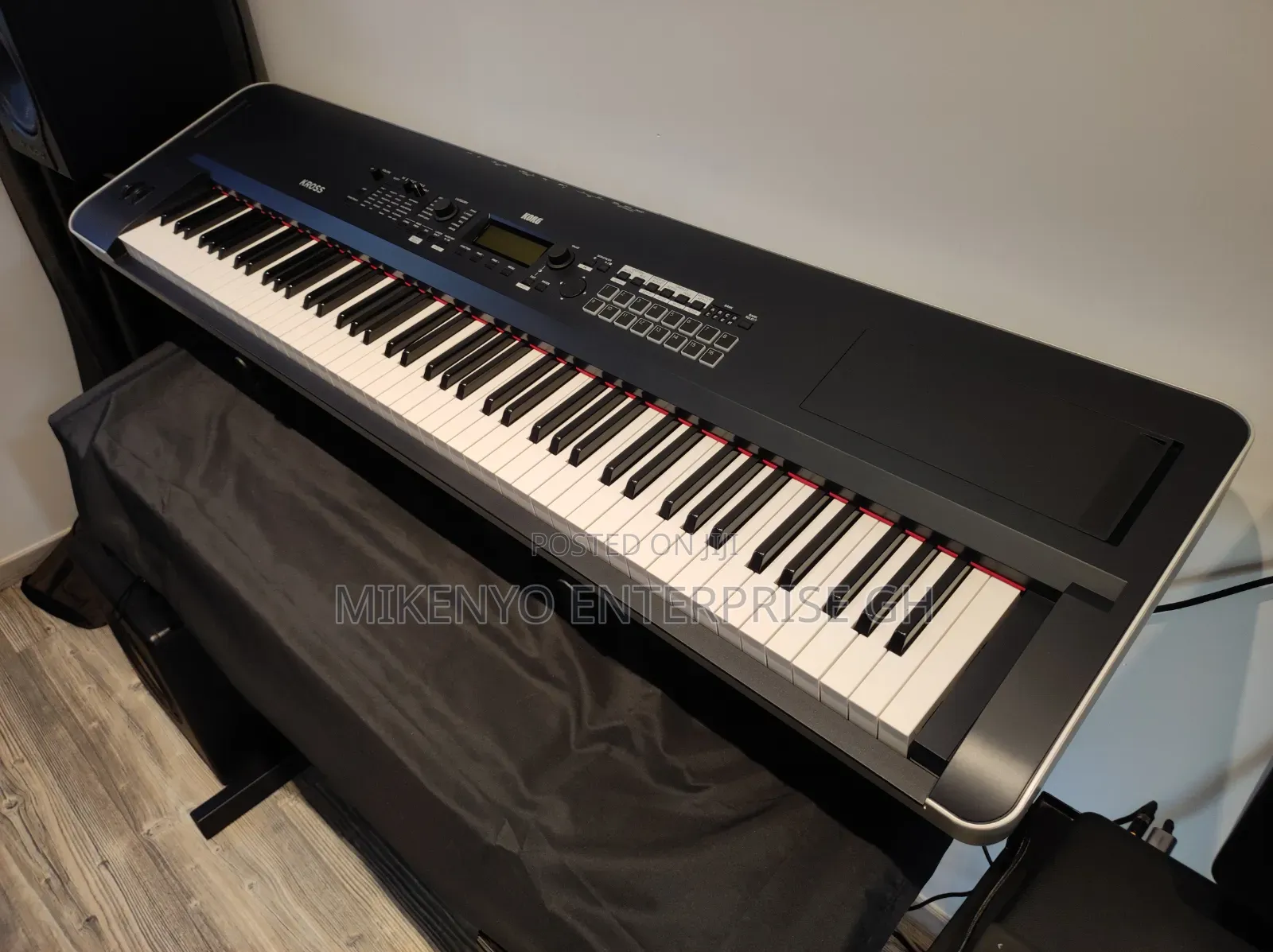 Korg Kross 2-88-Mb 88-Key Synthesizer Workstation - Super Matte Black
