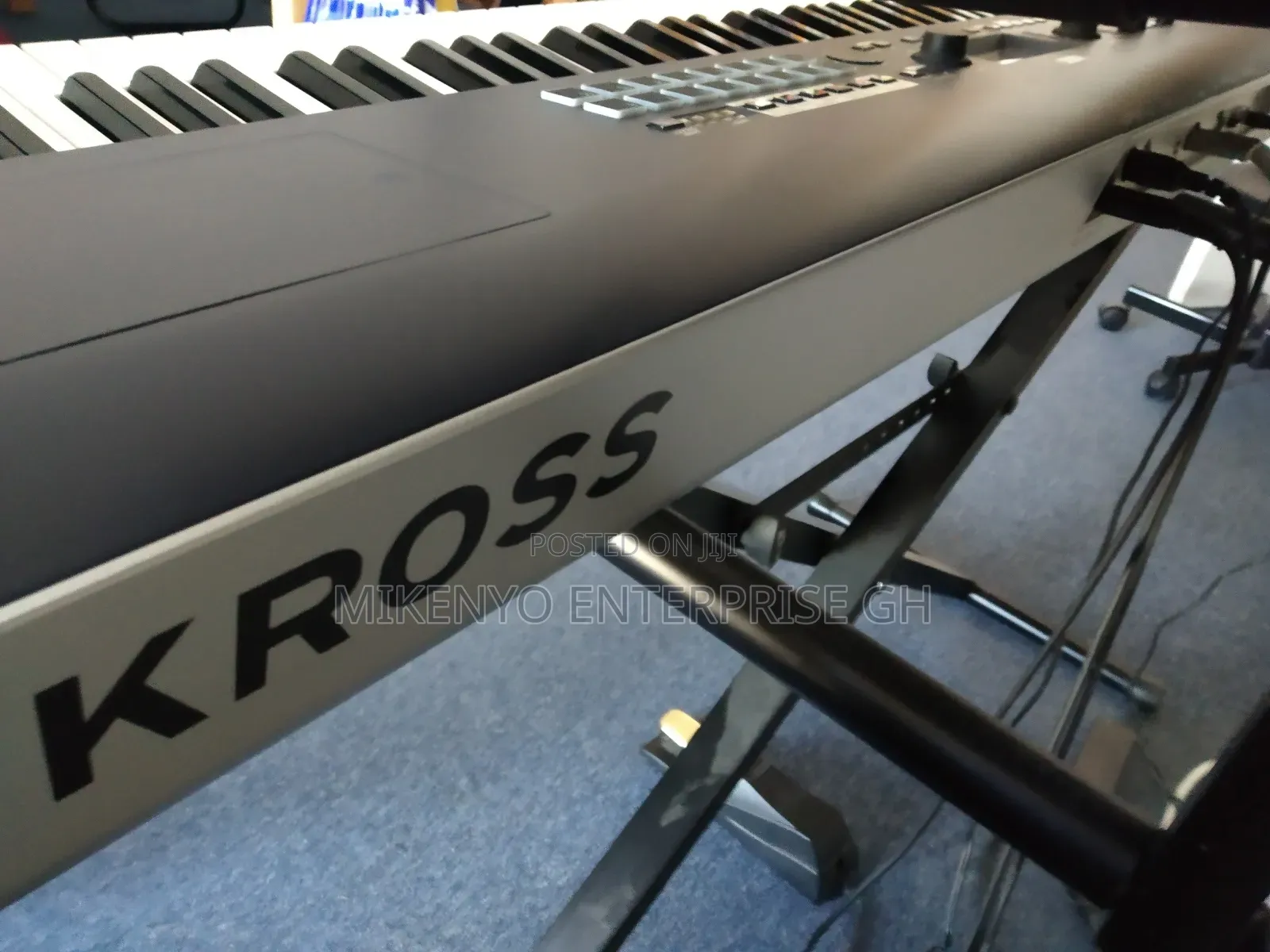 Korg Kross 2-88-Mb 88-Key Synthesizer Workstation - Super Matte Black