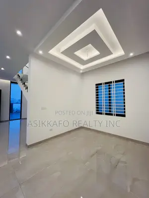 5bdrm Duplex in Estate Prime, Spintex for sale