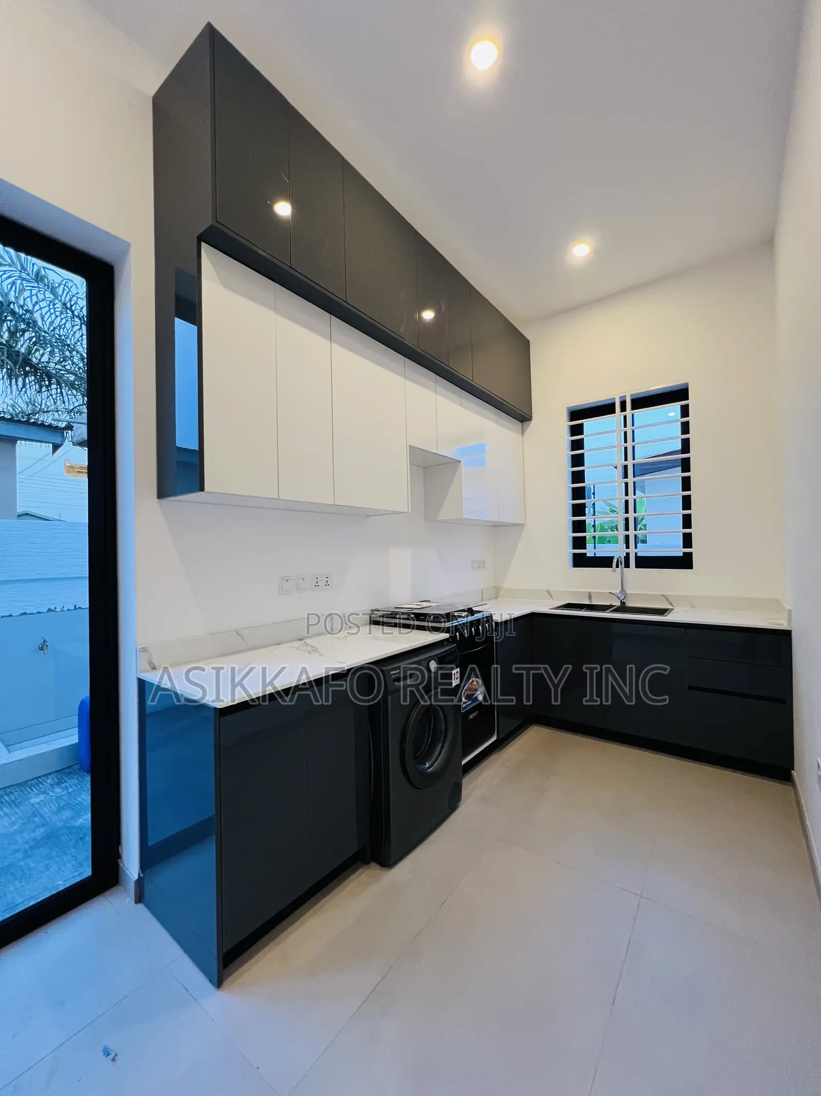 5bdrm Duplex in Estate Prime, Sakumono for sale