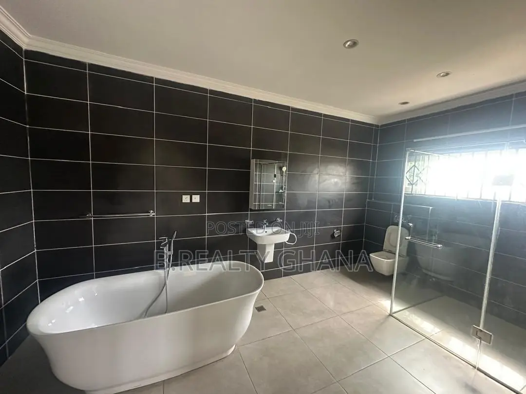 4bdrm House in Airport Residential Area for rent