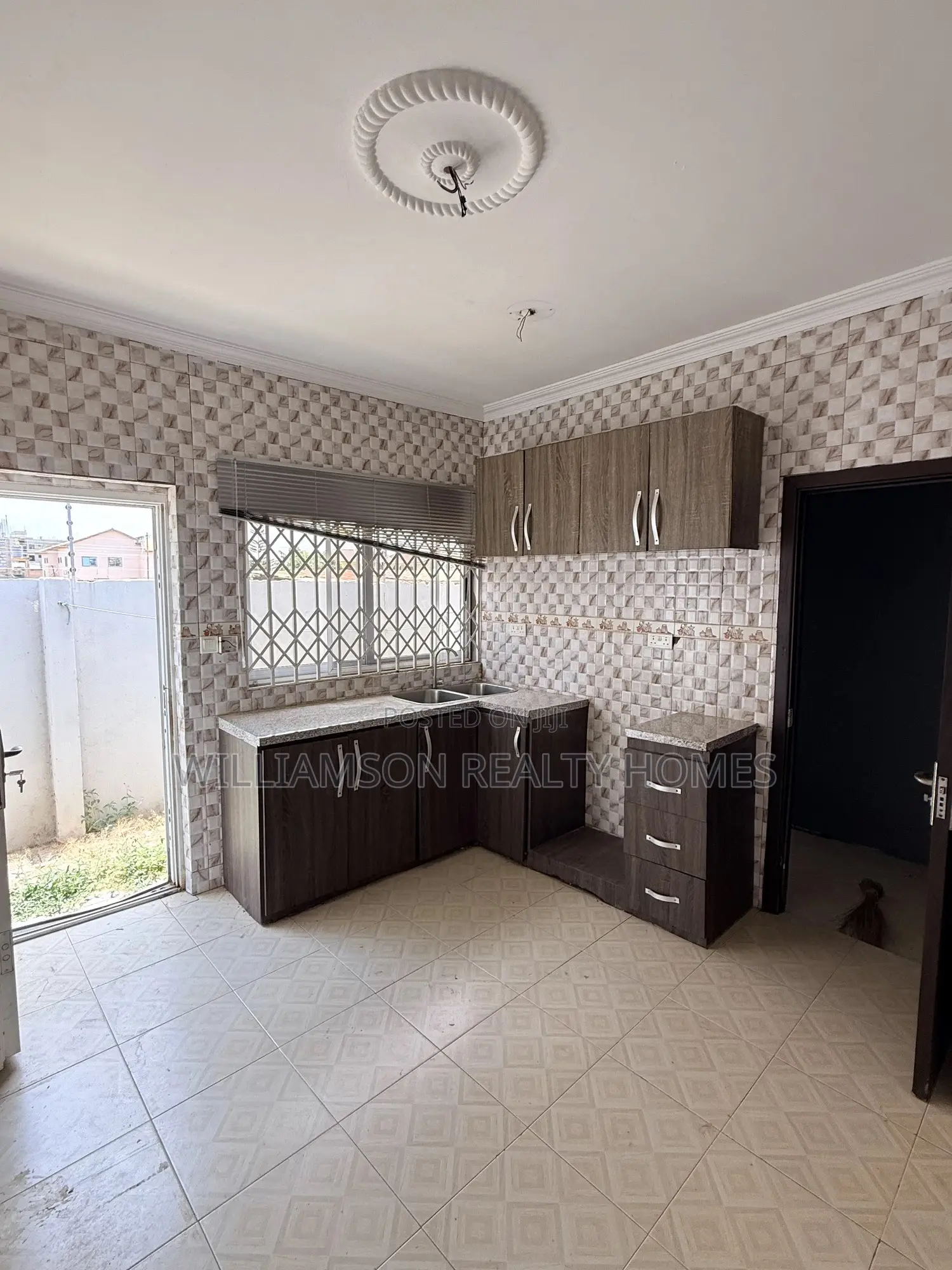 3bdrm House in Hfc Estate Area, Spintex for rent