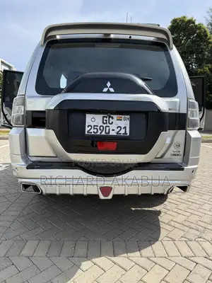 Mitsubishi Pajero V90 3.0 V6 GLS/GLX 2018 Gray