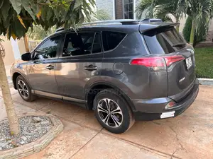 Toyota RAV4 LE 4dr SUV (2.5L 4cyl 6A) 2018 Gray