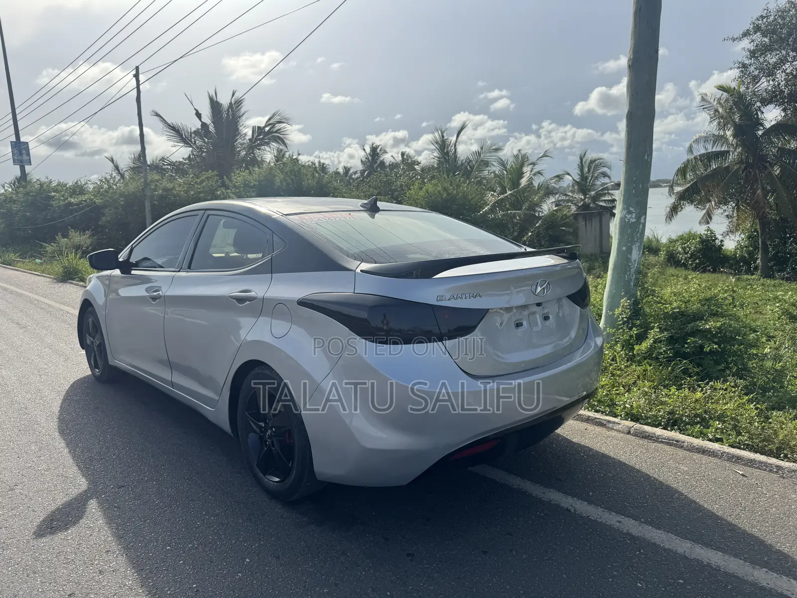 Hyundai Elantra 2012 Silver