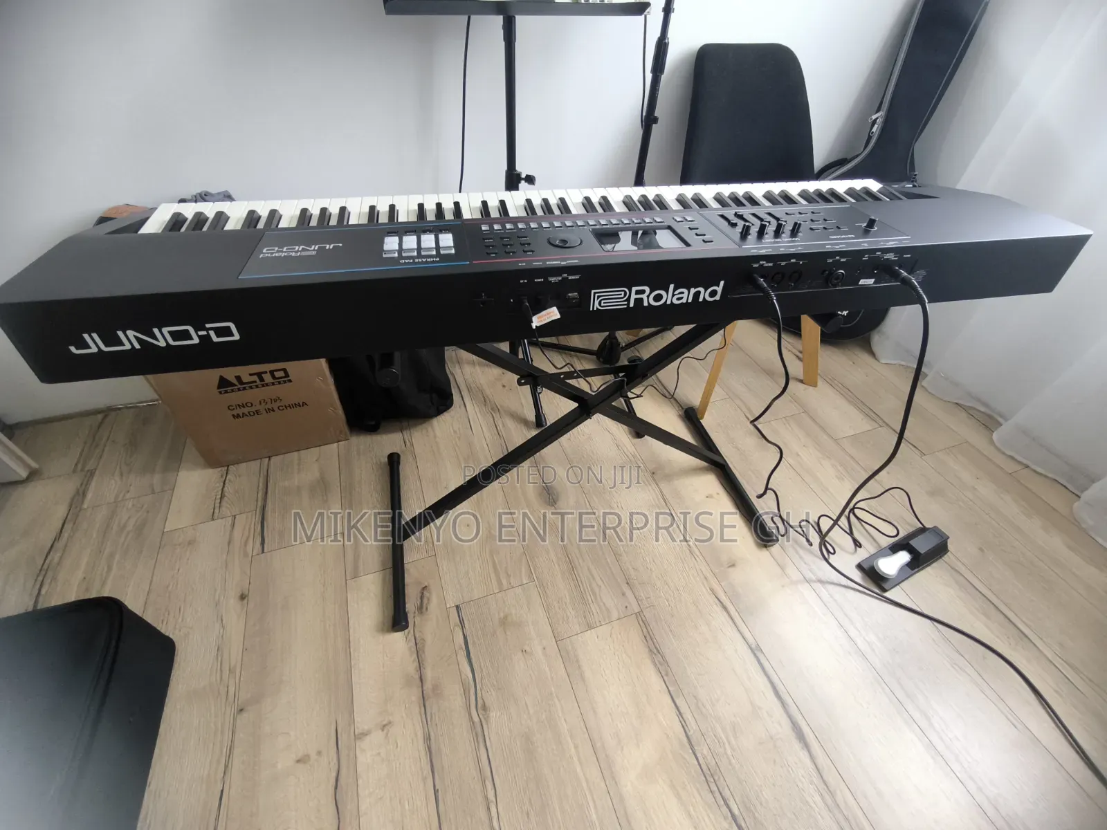 Roland Juno-D8 88-Key Synthesizer
