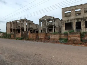 13bdrm Block of Flats in Ejisu Besease K Lebi for sale