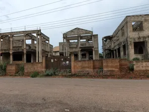 13bdrm Block of Flats in Ejisu Besease K Lebi for sale