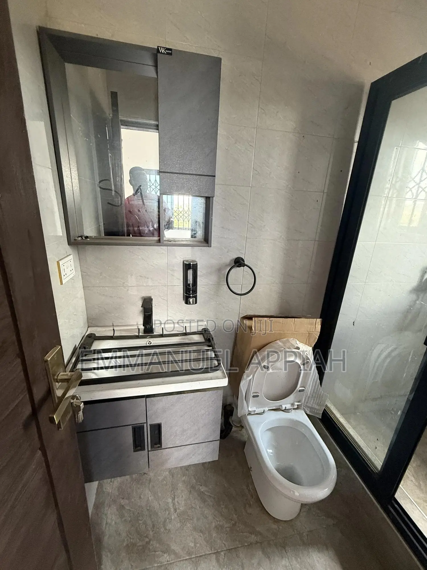 2bdrm Apartment in Ablekuma Curve for rent