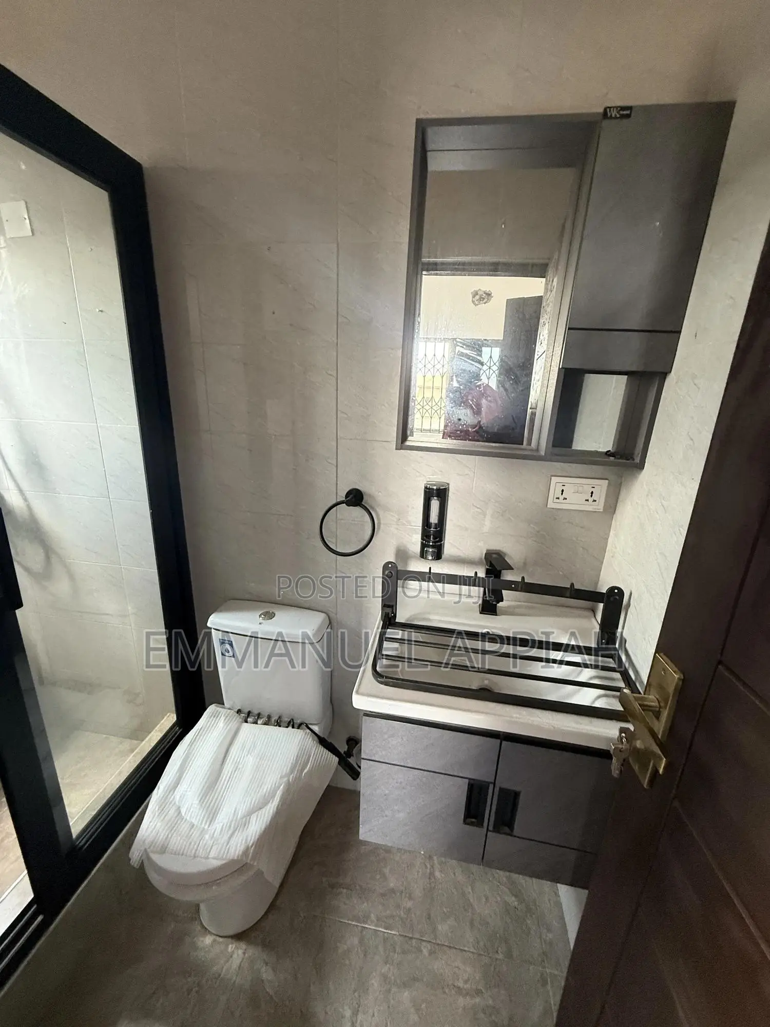 2bdrm Apartment in Ablekuma Curve for rent