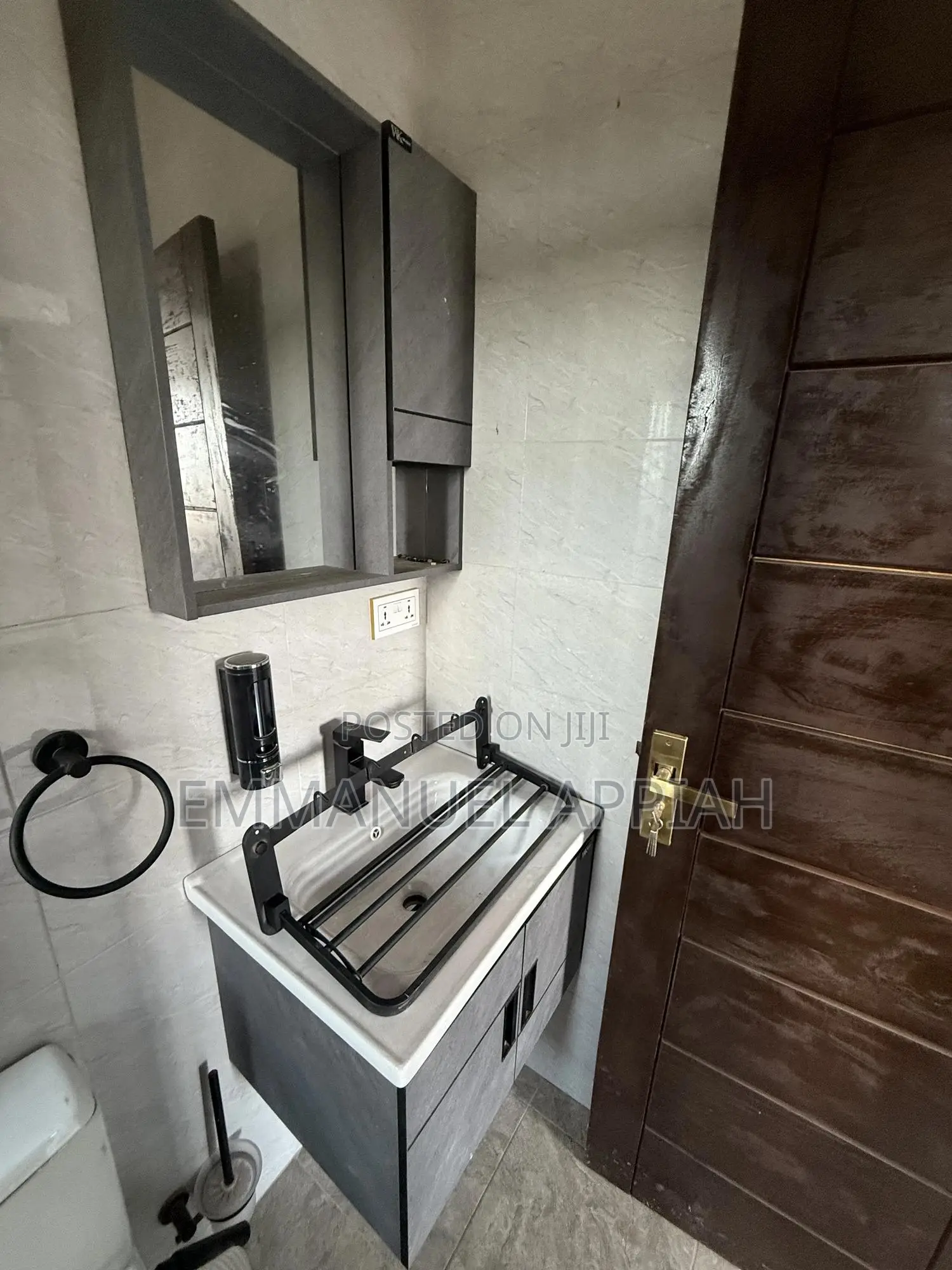 2bdrm Apartment in Ablekuma Curve for rent
