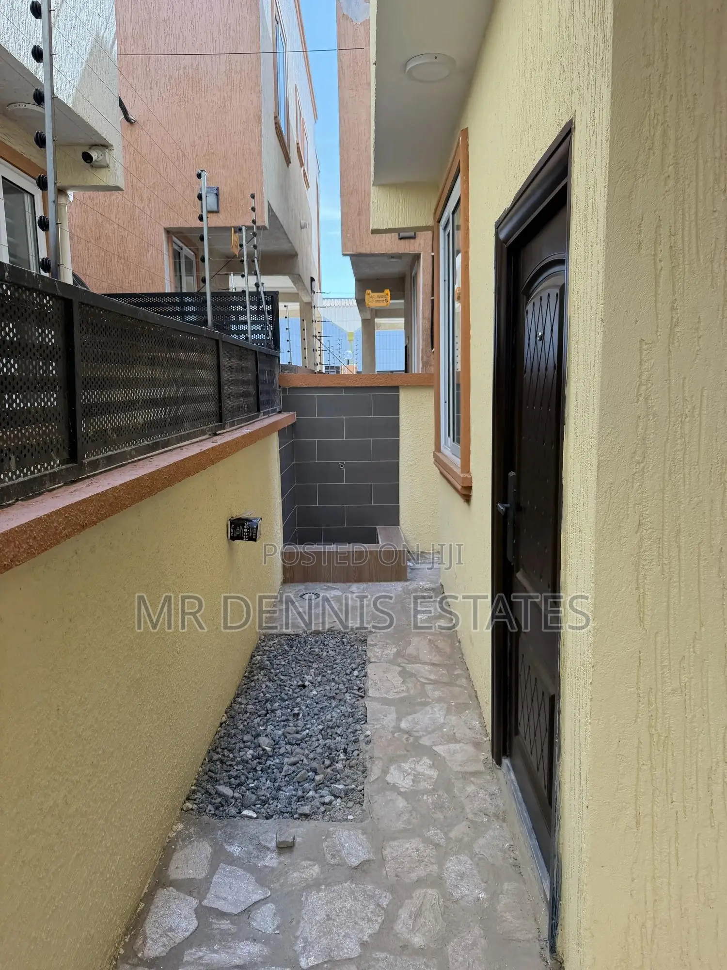 2bdrm Maisonette in Mr Dennis Estates, Achimota for sale