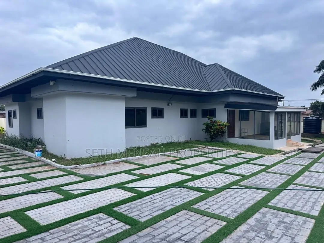 5bdrm House in 5 Bedroom House, Mile 7 for rent