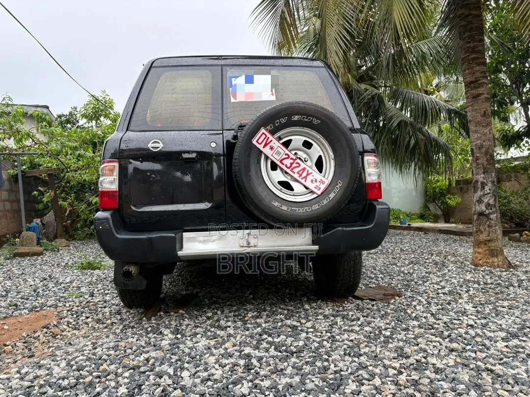 Nissan Patrol 2002 Black