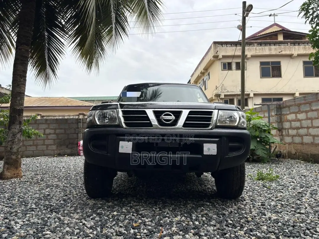 Nissan Patrol 2002 Black