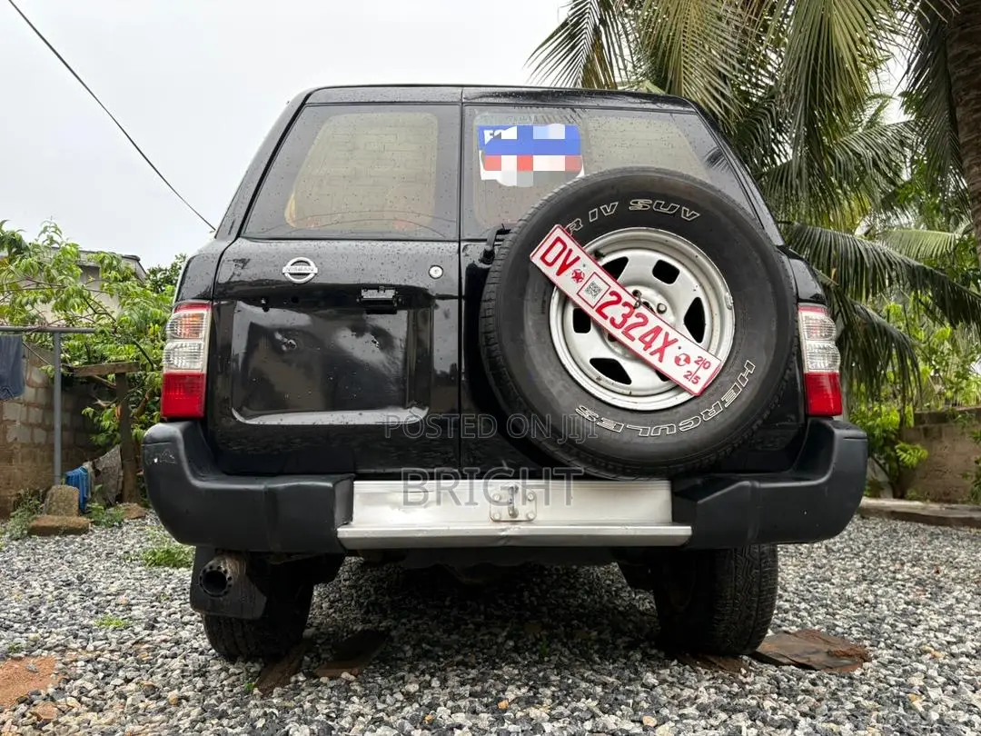 Nissan Patrol 2002 Black