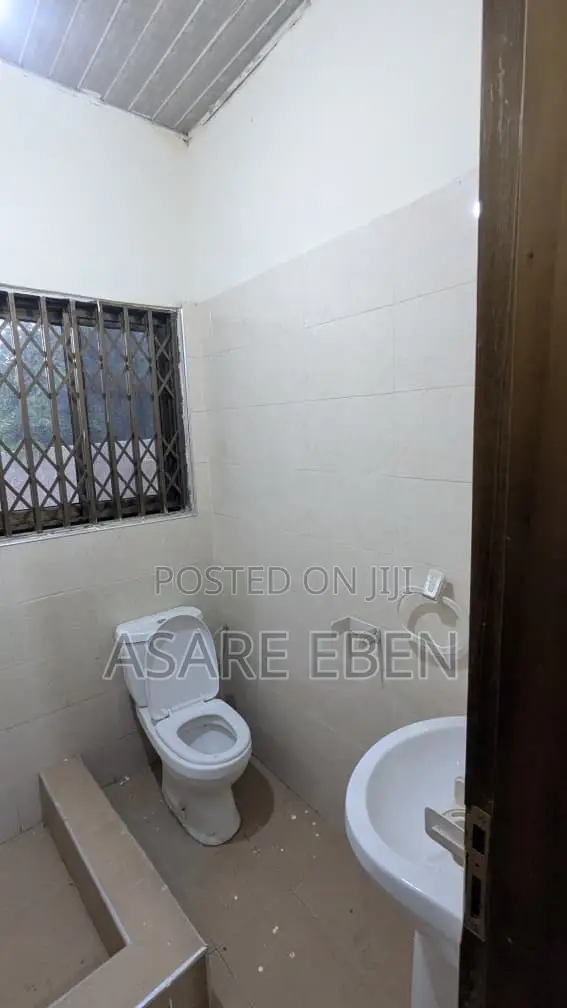 3bdrm House in Weija Junction for rent