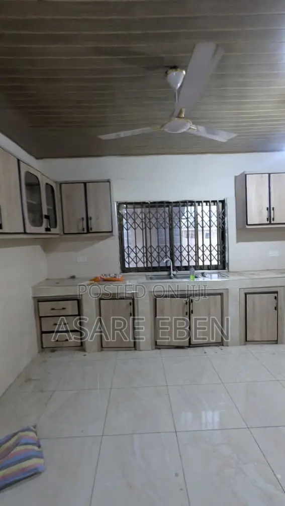 3bdrm House in Weija Junction for rent