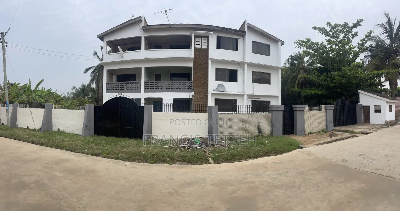 17bdrm House in Teshie-Nungua Estates for sale