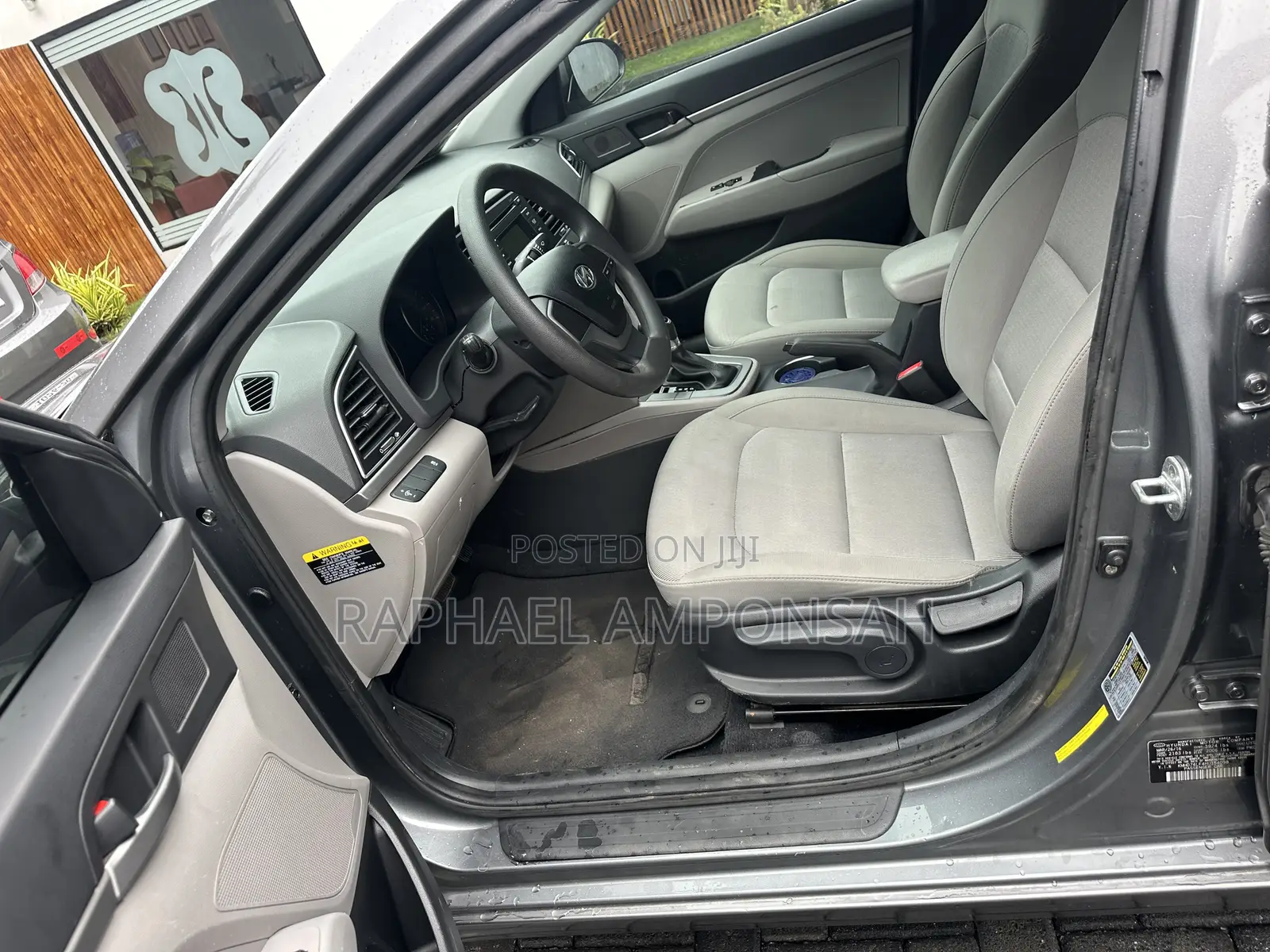 Hyundai Elantra SE Sedan FWD (2.0L 4cyl 6M) 2017 Gray