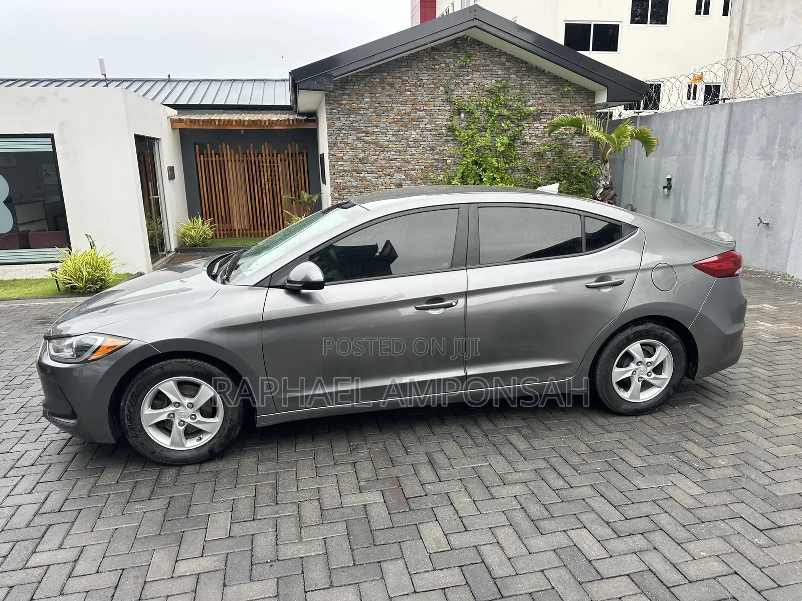 Hyundai Elantra SE Sedan FWD (2.0L 4cyl 6M) 2017 Gray
