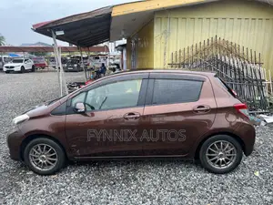 Toyota Vitz 1.3 AWD 3dr 2013 Brown