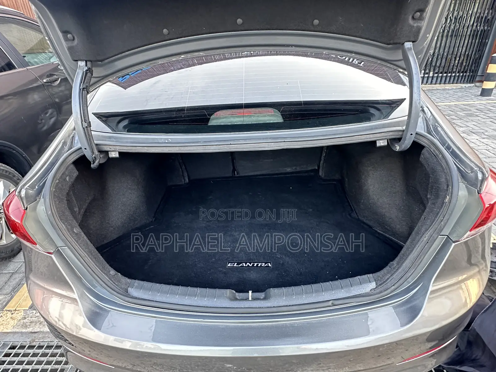Hyundai Elantra SE Sedan FWD (2.0L 4cyl 6M) 2017 Gray