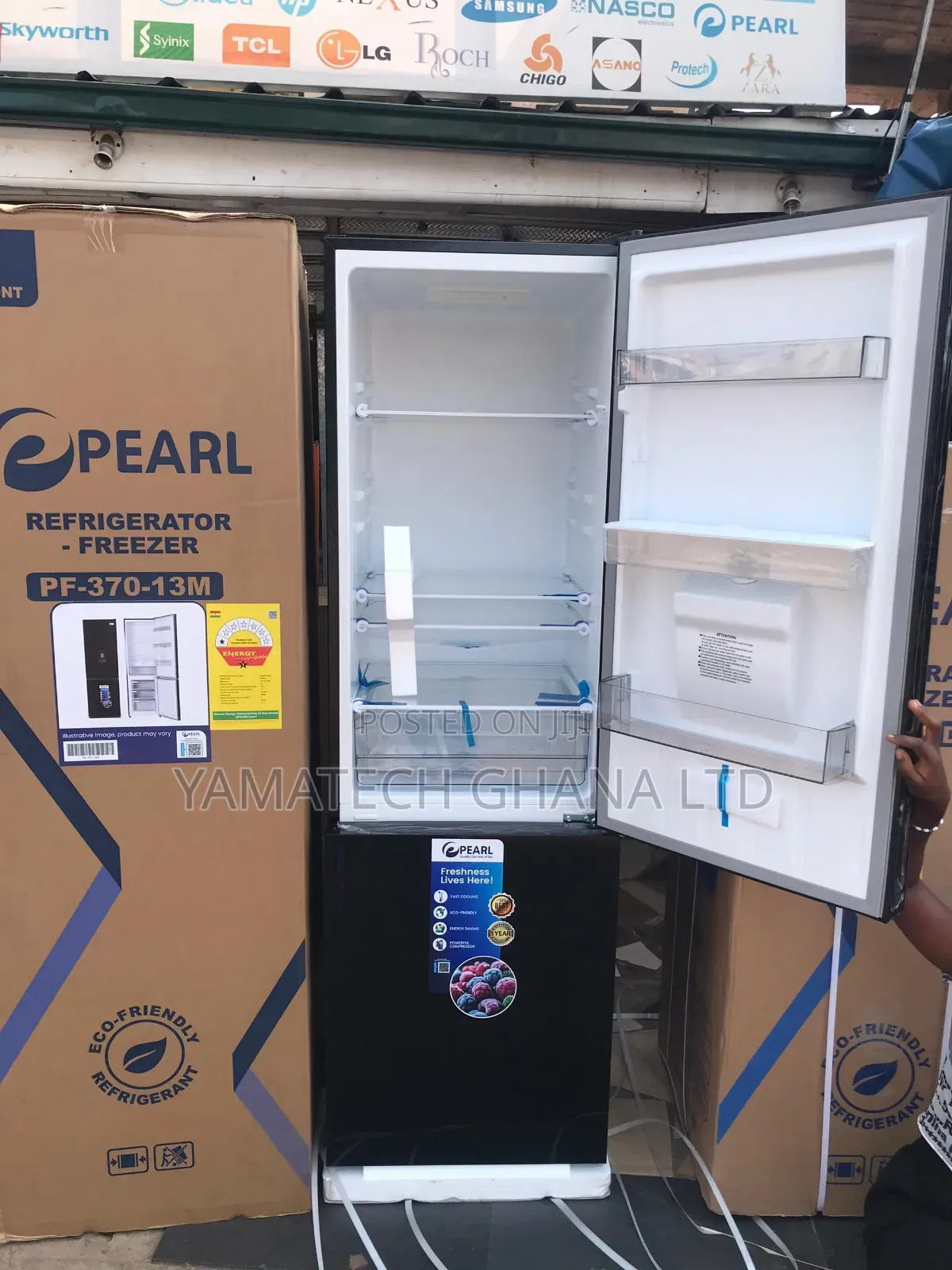 Beautiful Design Pearl Black Mirror 262 Litre Fridge With Dispenser