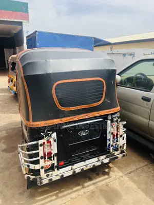 Bajaj RE 2025 Black