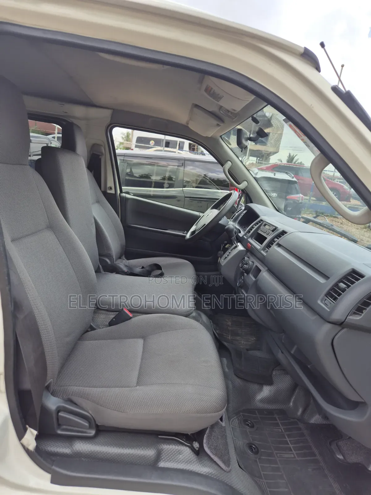 Toyota HiAce 2015 White