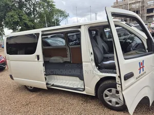 Toyota HiAce 2015 White