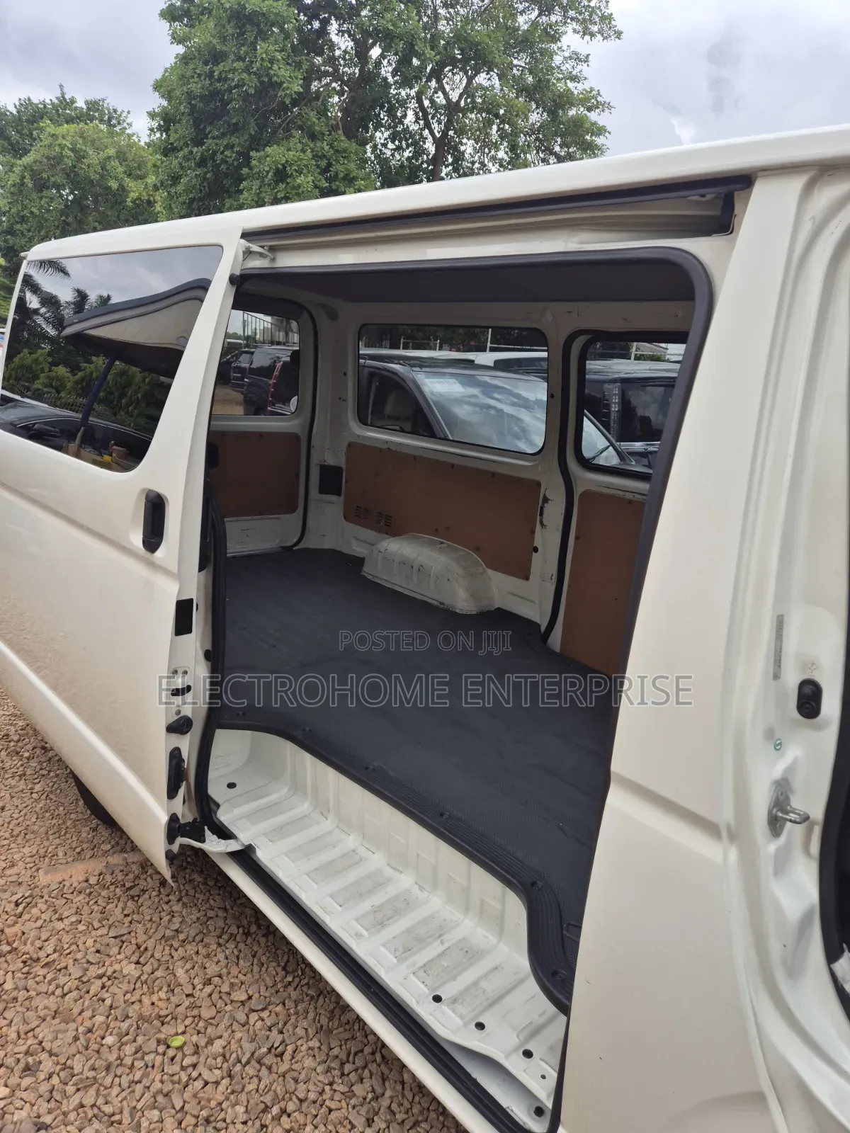 Toyota HiAce 2015 White