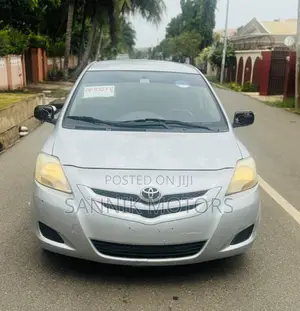 Toyota Yaris Base Sedan 4dr 2010 Silver