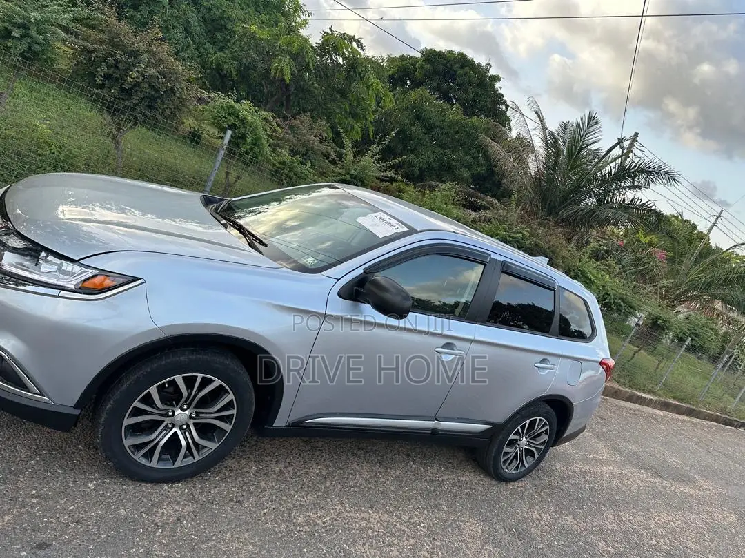 Mitsubishi Outlander 2.0 PHEV AWD 2019 Silver