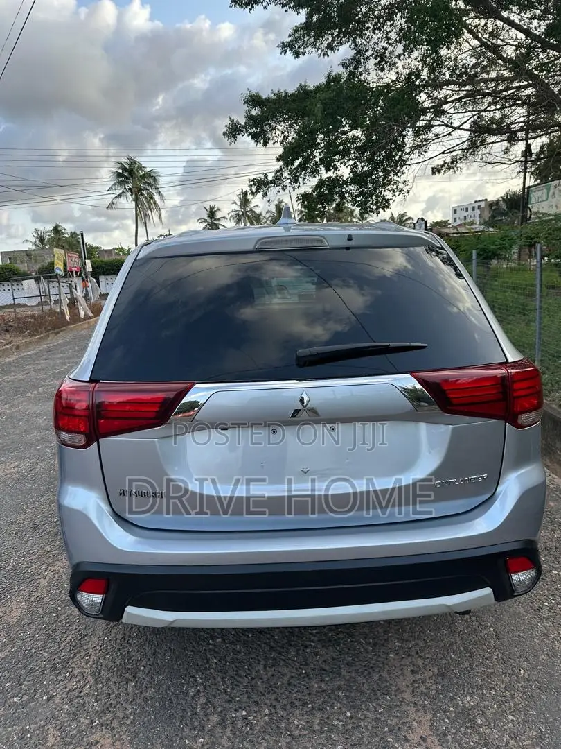 Mitsubishi Outlander 2.0 PHEV AWD 2019 Silver