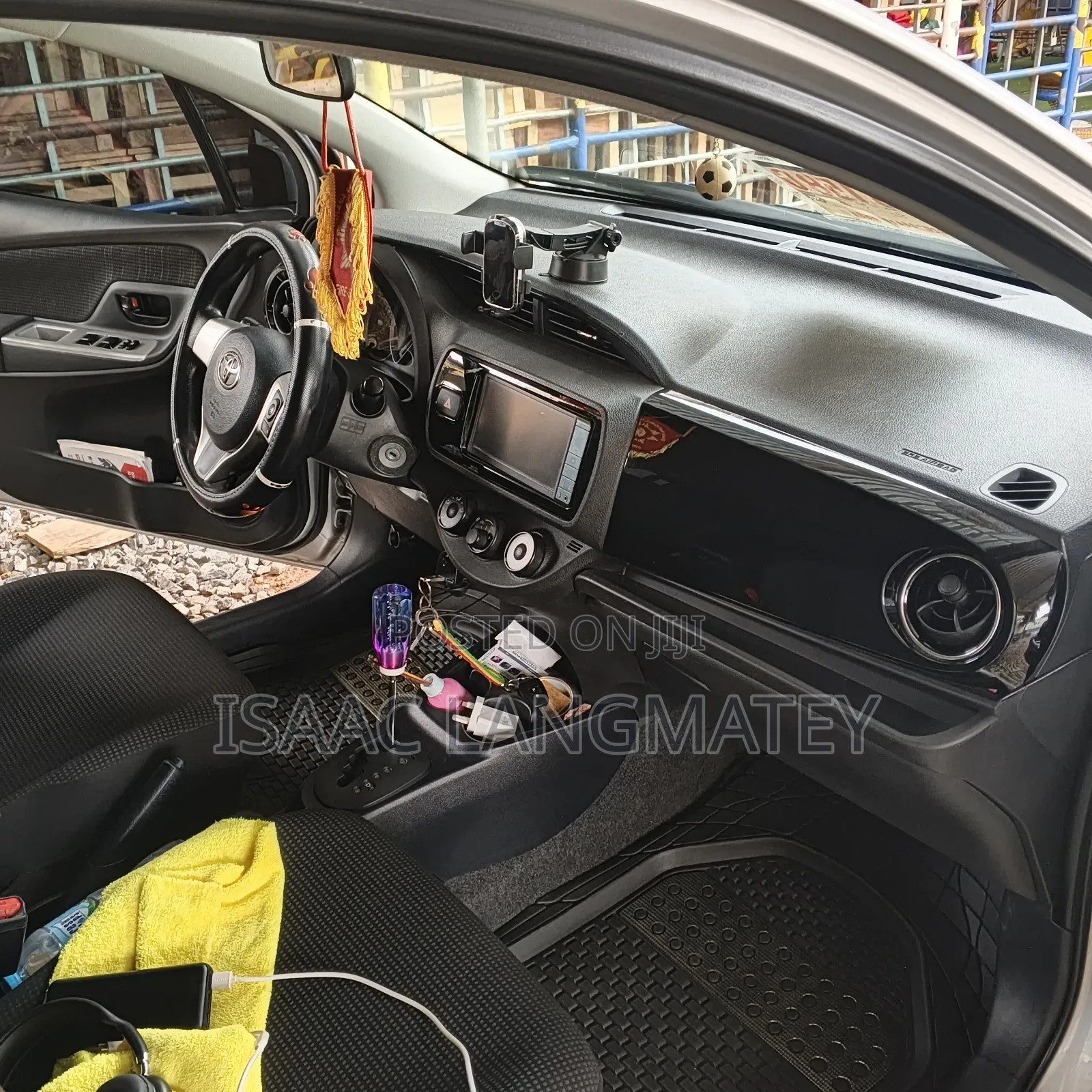 Toyota Vitz 1.3 FWD 3dr 2015 Silver