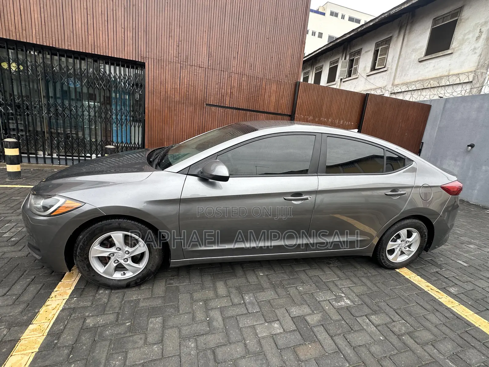 Hyundai Elantra SE Sedan FWD (2.0L 4cyl 6M) 2017 Gray