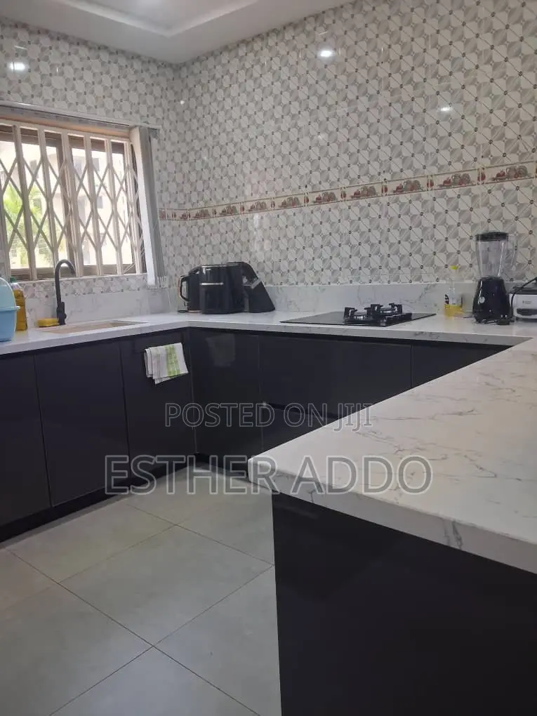 Furnished 3bdrm Duplex in School Junction for rent