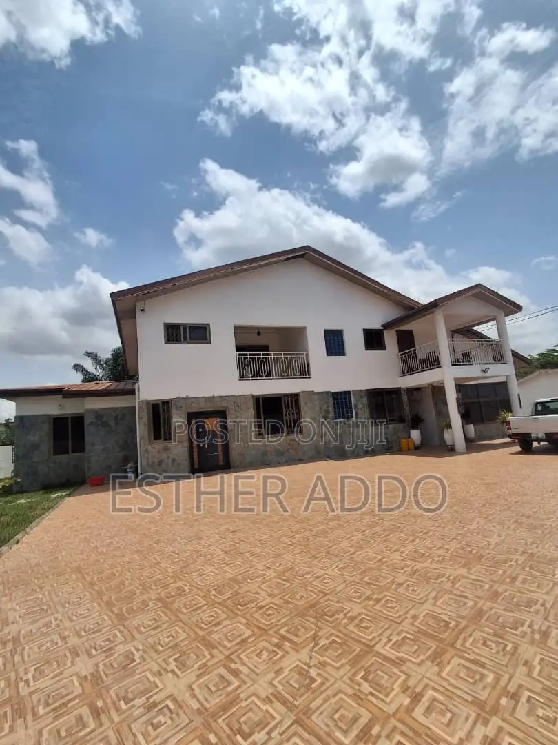 Furnished 3bdrm Duplex in School Junction for rent