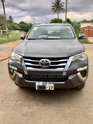Toyota Fortuner 2.4 D AWD 2016 Gray