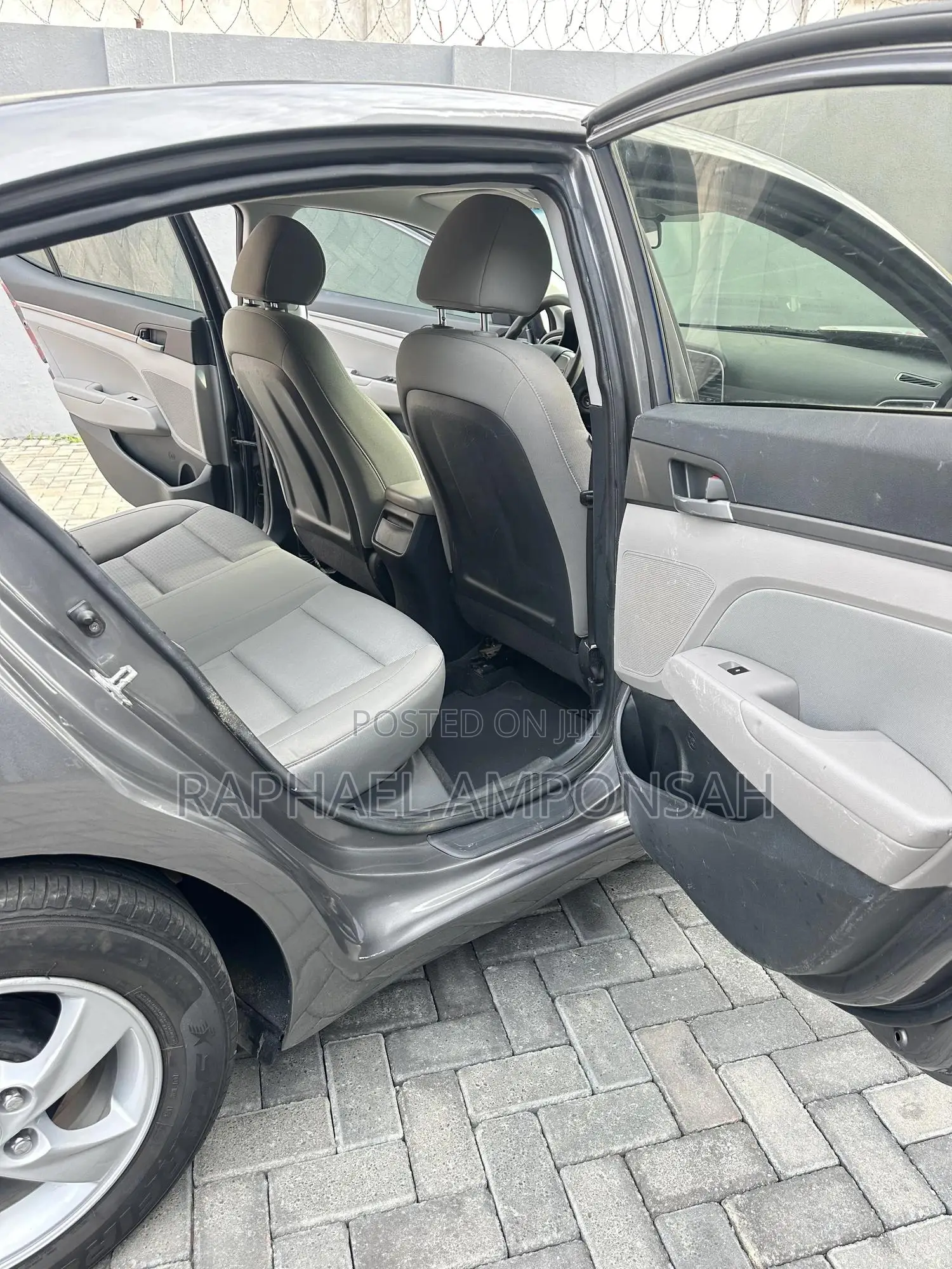 Hyundai Elantra SE Sedan FWD (2.0L 4cyl 6M) 2017 Gray