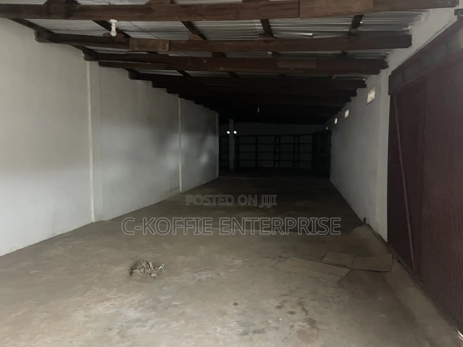 220 SQM Warehouse at Kwame Nkrumah Circle
