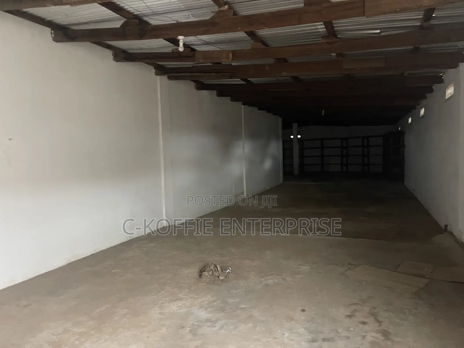 220 SQM Warehouse at Kwame Nkrumah Circle