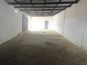 220 SQM Warehouse at Kwame Nkrumah Circle