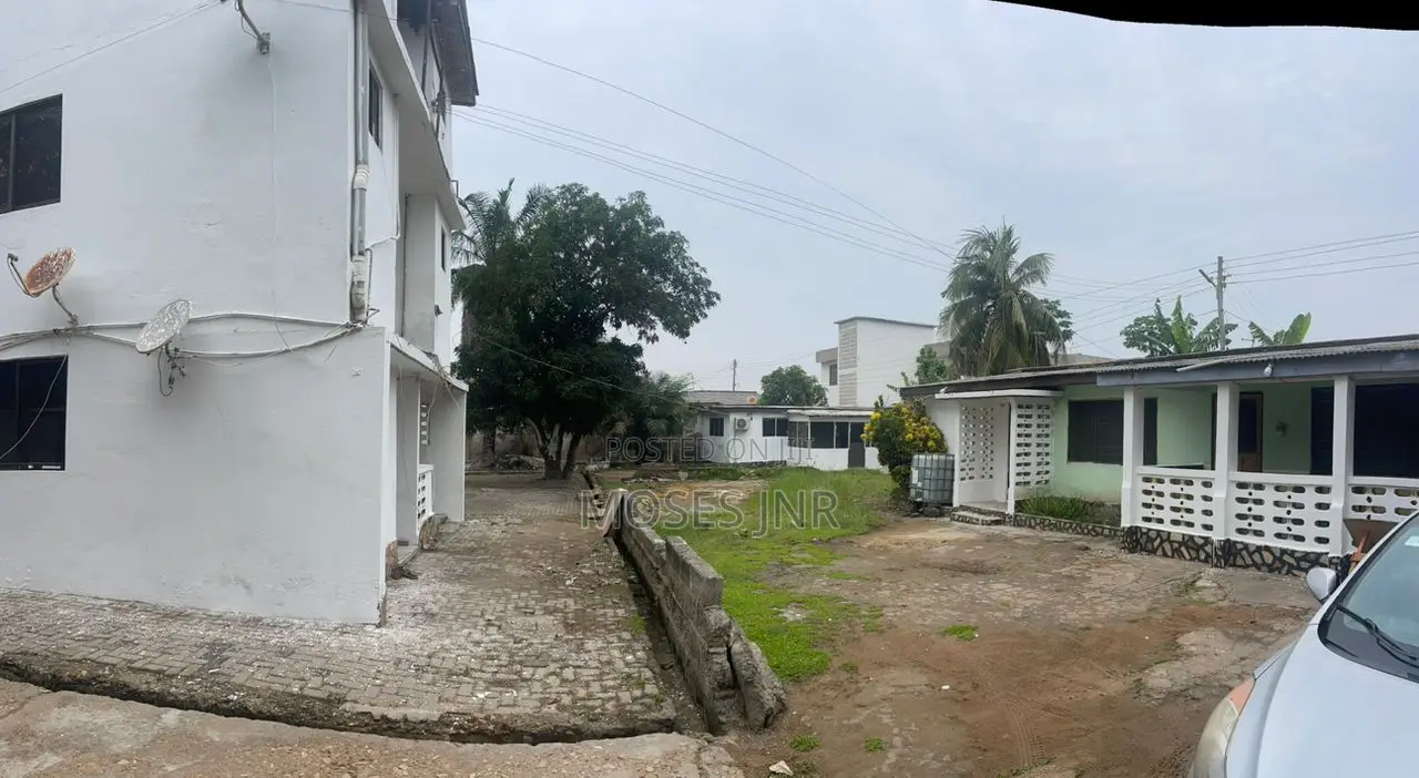 18bdrm Apartment in Teshie-Nungua Estates for sale