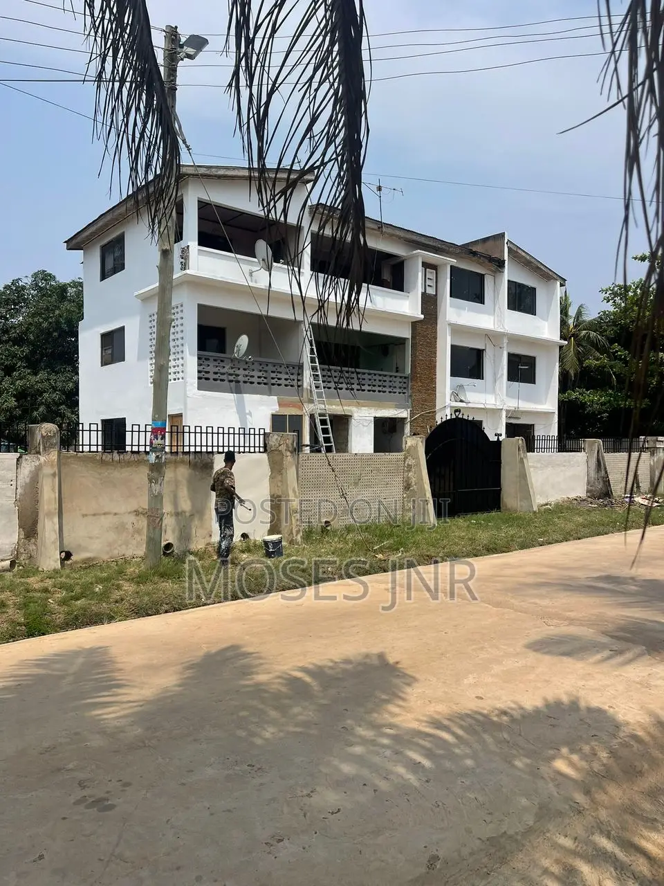 18bdrm Apartment in Teshie-Nungua Estates for sale