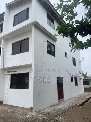 18bdrm Apartment in Teshie-Nungua Estates for sale