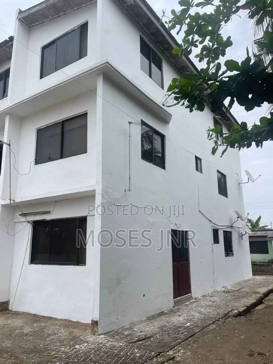18bdrm Apartment in Teshie-Nungua Estates for sale