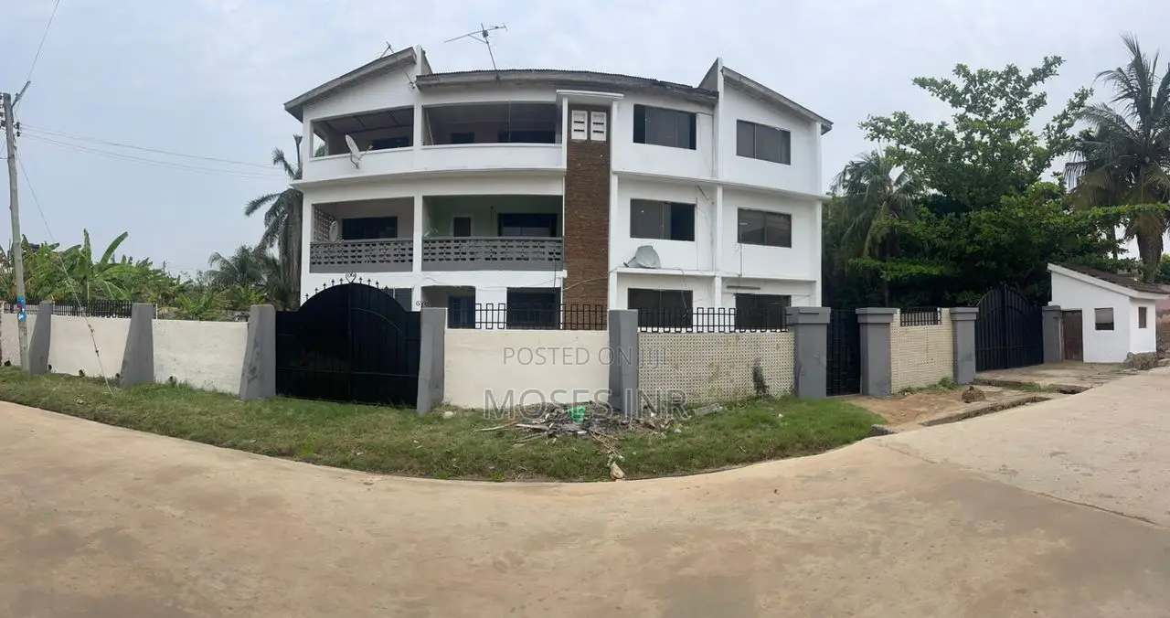 18bdrm Apartment in Teshie-Nungua Estates for sale